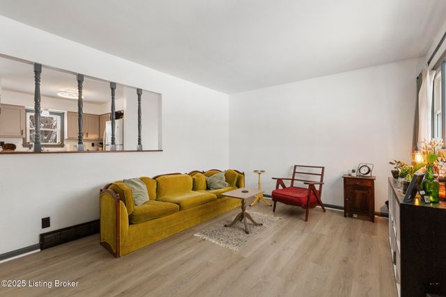 2606 Accasia Dr, Louisville, KY 40216