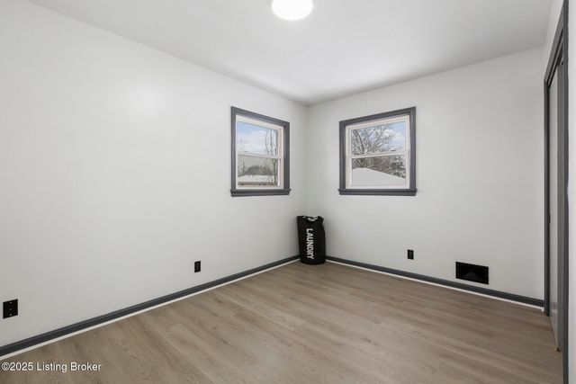 2606 Accasia Dr, Louisville, KY 40216