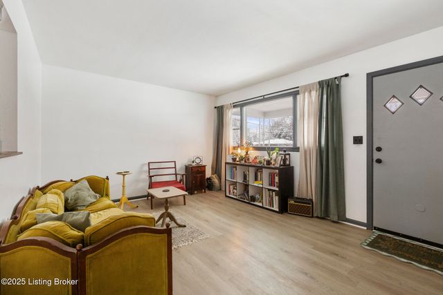 2606 Accasia Dr, Louisville, KY 40216