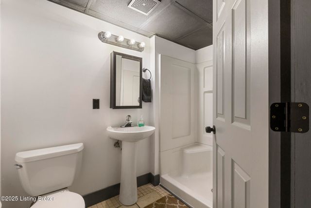 2606 Accasia Dr, Louisville, KY 40216