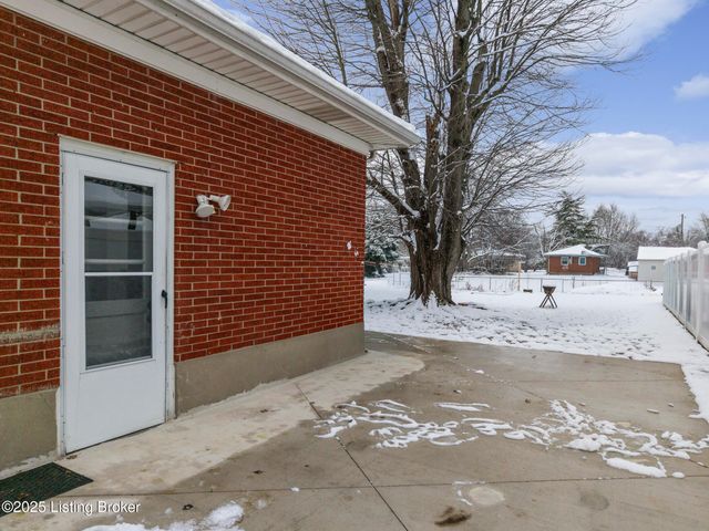 2606 Accasia Dr, Louisville, KY 40216