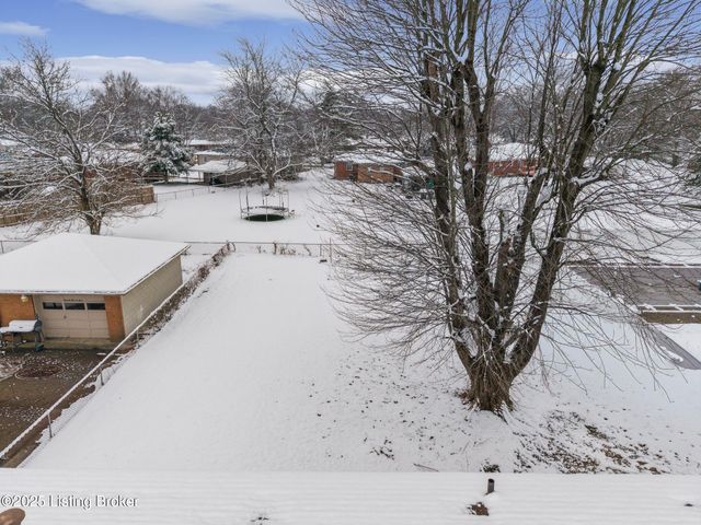 2606 Accasia Dr, Louisville, KY 40216