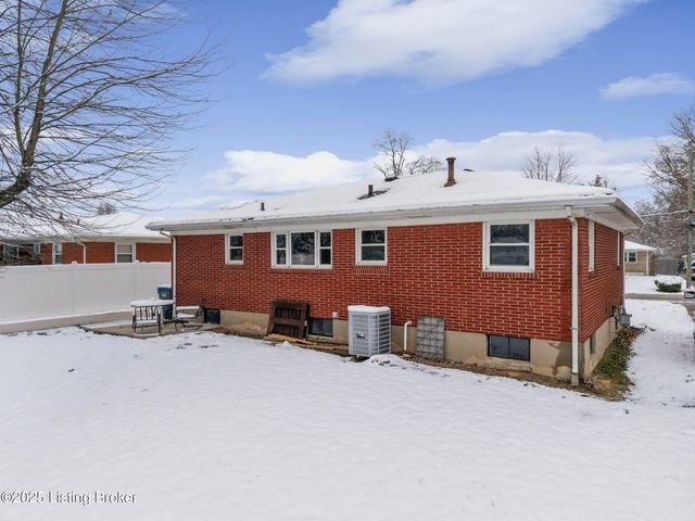 2606 Accasia Dr, Louisville, KY 40216