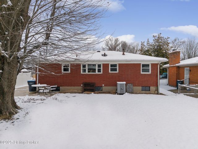 2606 Accasia Dr, Louisville, KY 40216