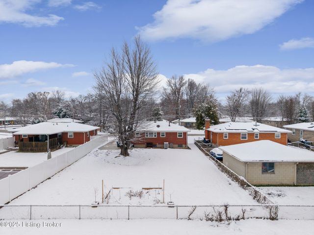 2606 Accasia Dr, Louisville, KY 40216