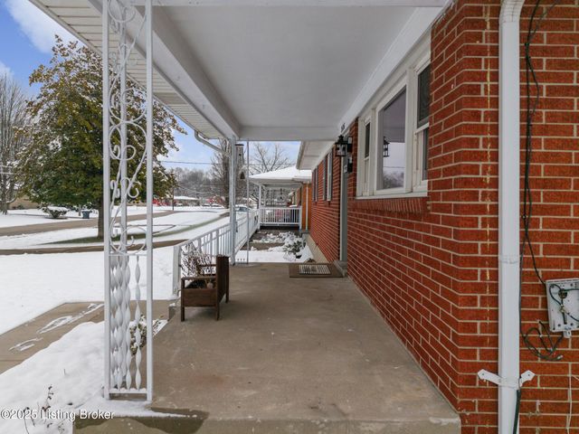 2606 Accasia Dr, Louisville, KY 40216