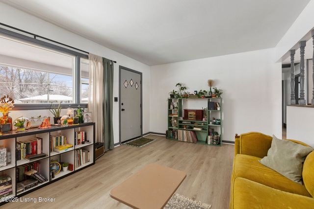 2606 Accasia Dr, Louisville, KY 40216