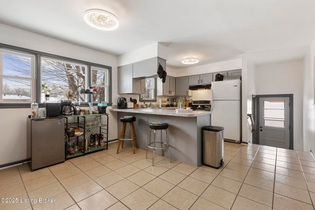 2606 Accasia Dr, Louisville, KY 40216