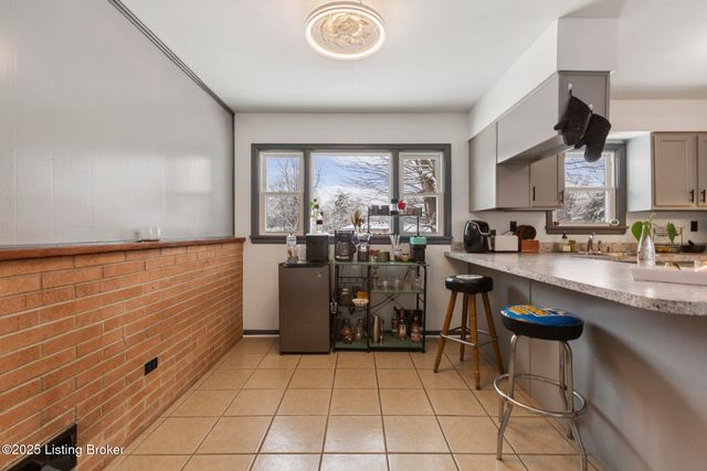 2606 Accasia Dr, Louisville, KY 40216