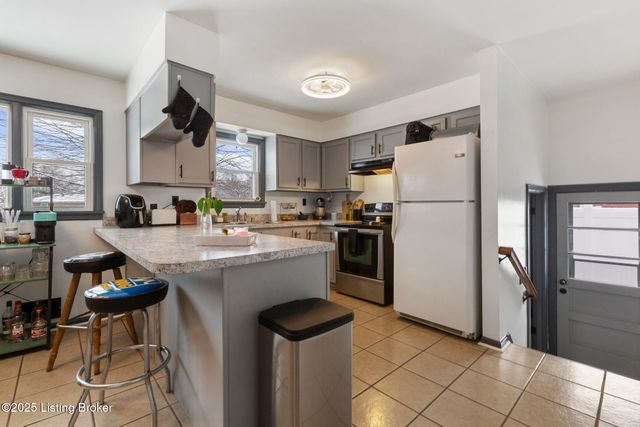 2606 Accasia Dr, Louisville, KY 40216