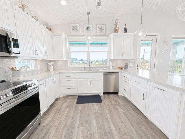 210 Corpus Christi Drive, Port Bolivar, TX 77650