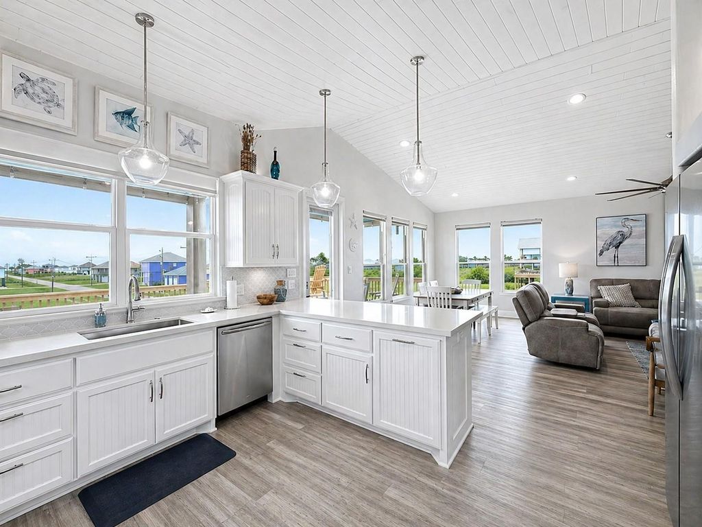 210 Corpus Christi Drive, Port Bolivar, TX 77650