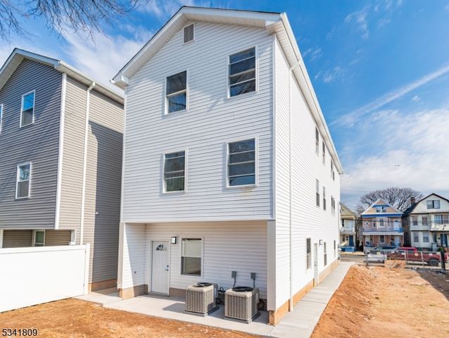 162 Smith St, Elizabeth City, NJ 07201