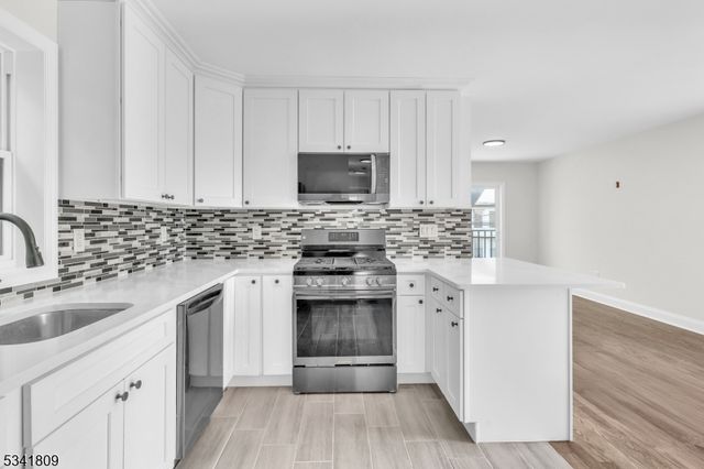 162 Smith St, Elizabeth City, NJ 07201