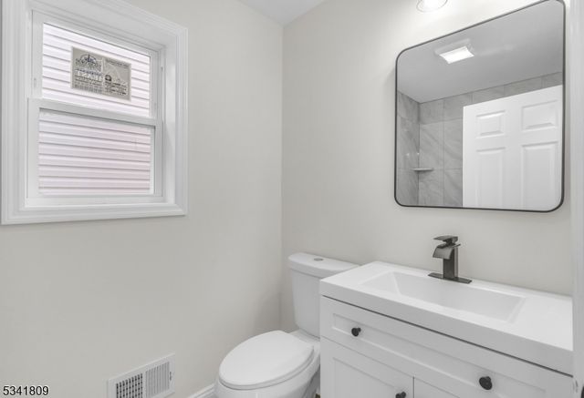162 Smith St, Elizabeth City, NJ 07201