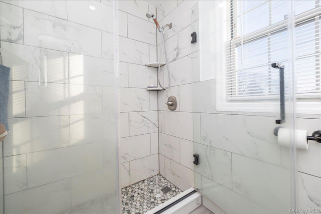 31 Alden Court, Malverne, NY 11565