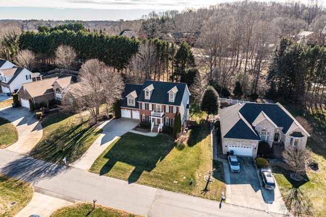 5045 Old River Drive, Hickory, NC 28602