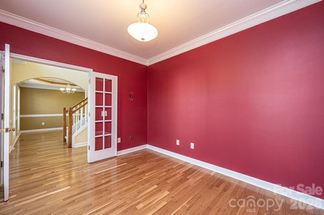 5045 Old River Drive, Hickory, NC 28602