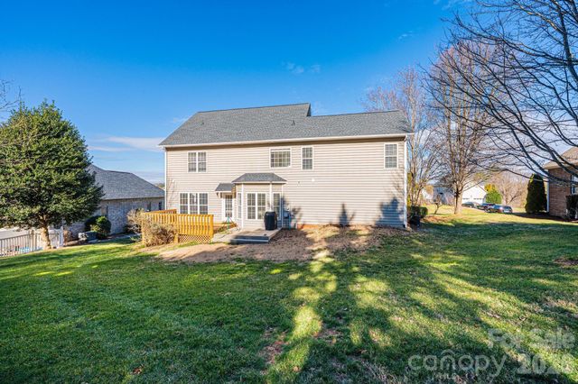 5045 Old River Drive, Hickory, NC 28602