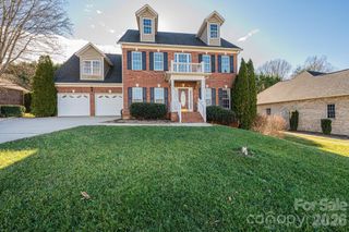 5045 Old River Drive, Hickory, NC 28602
