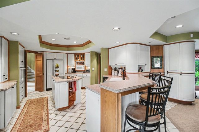 460 E Long Lake Road, Bloomfield Hills, MI 48304
