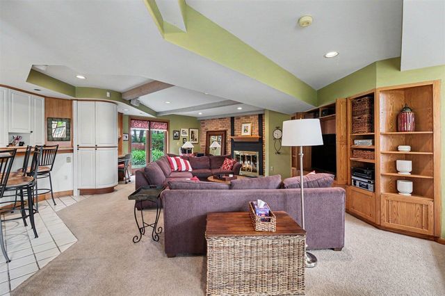 460 E Long Lake Road, Bloomfield Hills, MI 48304