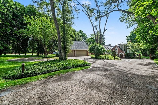 460 E Long Lake Road, Bloomfield Hills, MI 48304
