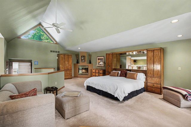 460 E Long Lake Road, Bloomfield Hills, MI 48304