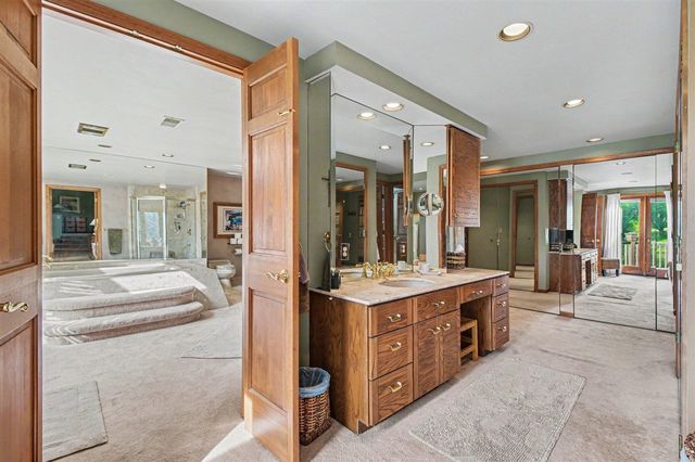 460 E Long Lake Road, Bloomfield Hills, MI 48304