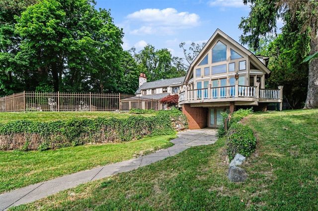 460 E Long Lake Road, Bloomfield Hills, MI 48304