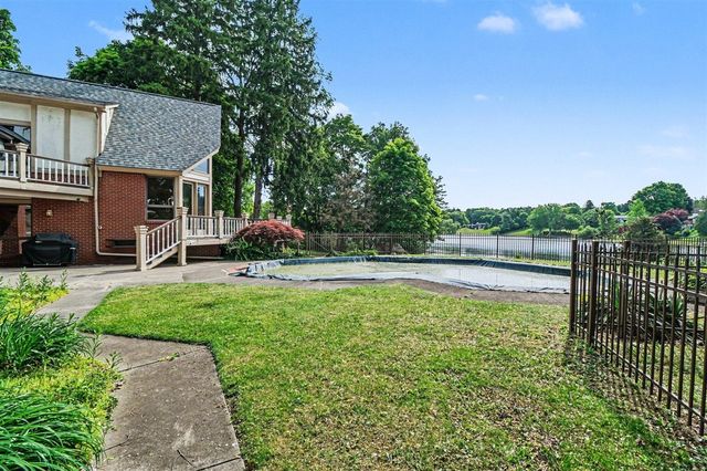 460 E Long Lake Road, Bloomfield Hills, MI 48304