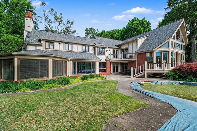 460 E Long Lake Road, Bloomfield Hills, MI 48304