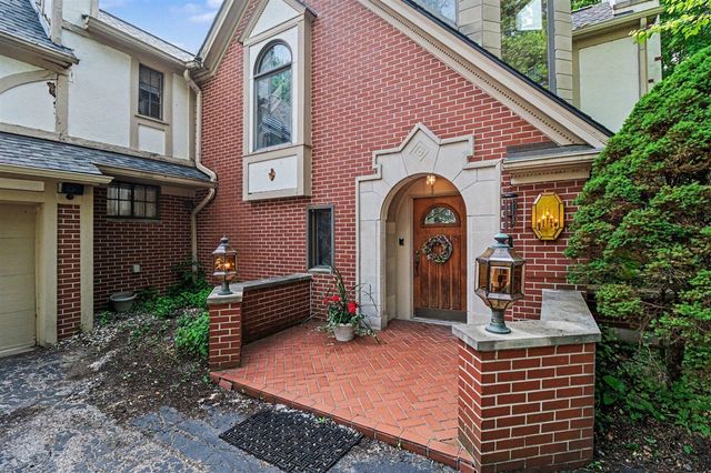 460 E Long Lake Road, Bloomfield Hills, MI 48304