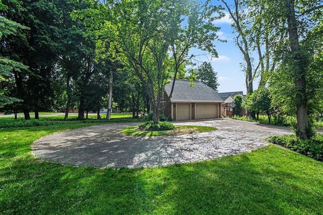 460 E Long Lake Road, Bloomfield Hills, MI 48304