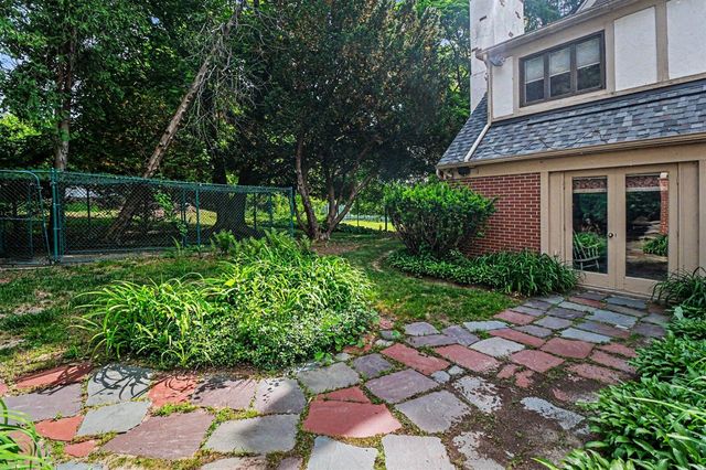 460 E Long Lake Road, Bloomfield Hills, MI 48304