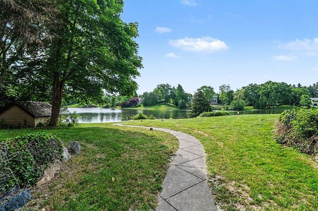 460 E Long Lake Road, Bloomfield Hills, MI 48304
