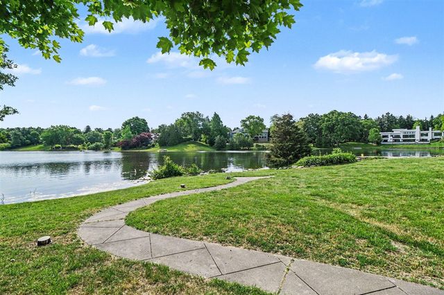 460 E Long Lake Road, Bloomfield Hills, MI 48304