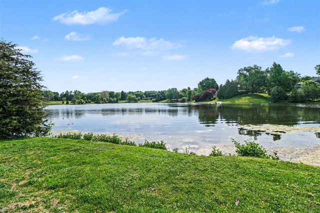 460 E Long Lake Road, Bloomfield Hills, MI 48304
