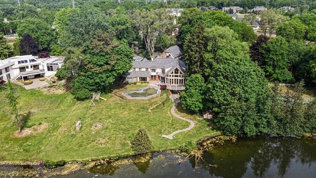 460 E Long Lake Road, Bloomfield Hills, MI 48304