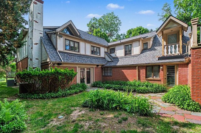 460 E Long Lake Road, Bloomfield Hills, MI 48304