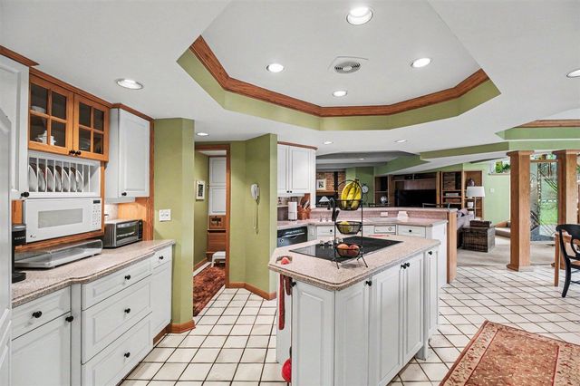 460 E Long Lake Road, Bloomfield Hills, MI 48304
