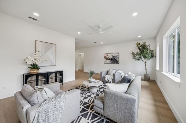 6244 Richmond Avenue, Dallas, TX 75214