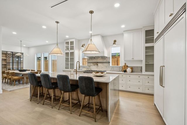 6244 Richmond Avenue, Dallas, TX 75214