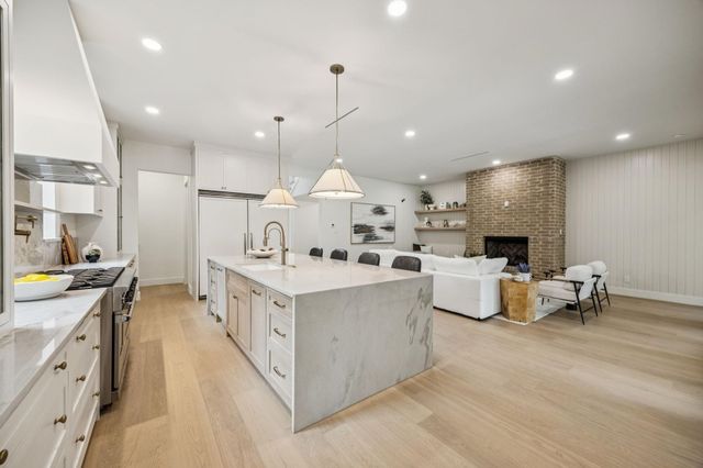 6244 Richmond Avenue, Dallas, TX 75214