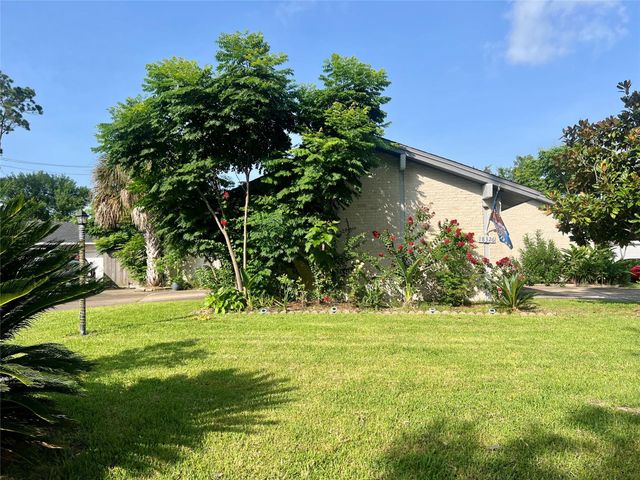18326 Cape Bahamas Lane, Nassau Bay, TX 77058