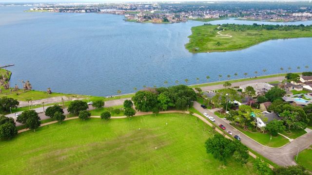 18326 Cape Bahamas Lane, Nassau Bay, TX 77058