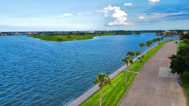 18326 Cape Bahamas Lane, Nassau Bay, TX 77058