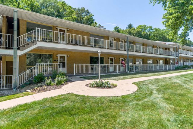 1104 KIMBERLY Road 804, Bettendorf, IA 52722