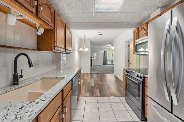 1104 KIMBERLY Road 804, Bettendorf, IA 52722