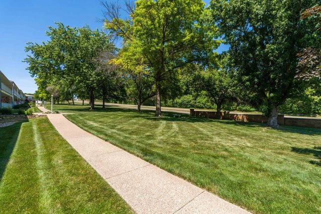 1104 KIMBERLY Road 804, Bettendorf, IA 52722